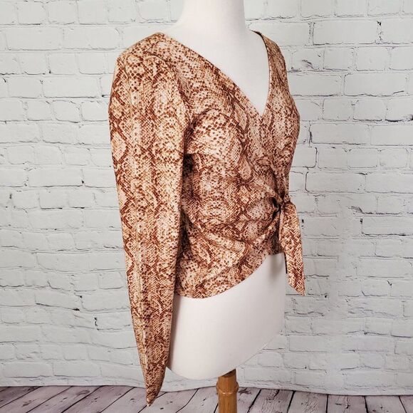 LOVERS + FRIENDS NWT Snake Print Long Sleeve Wrap Top Size L - Picture 3 of 7